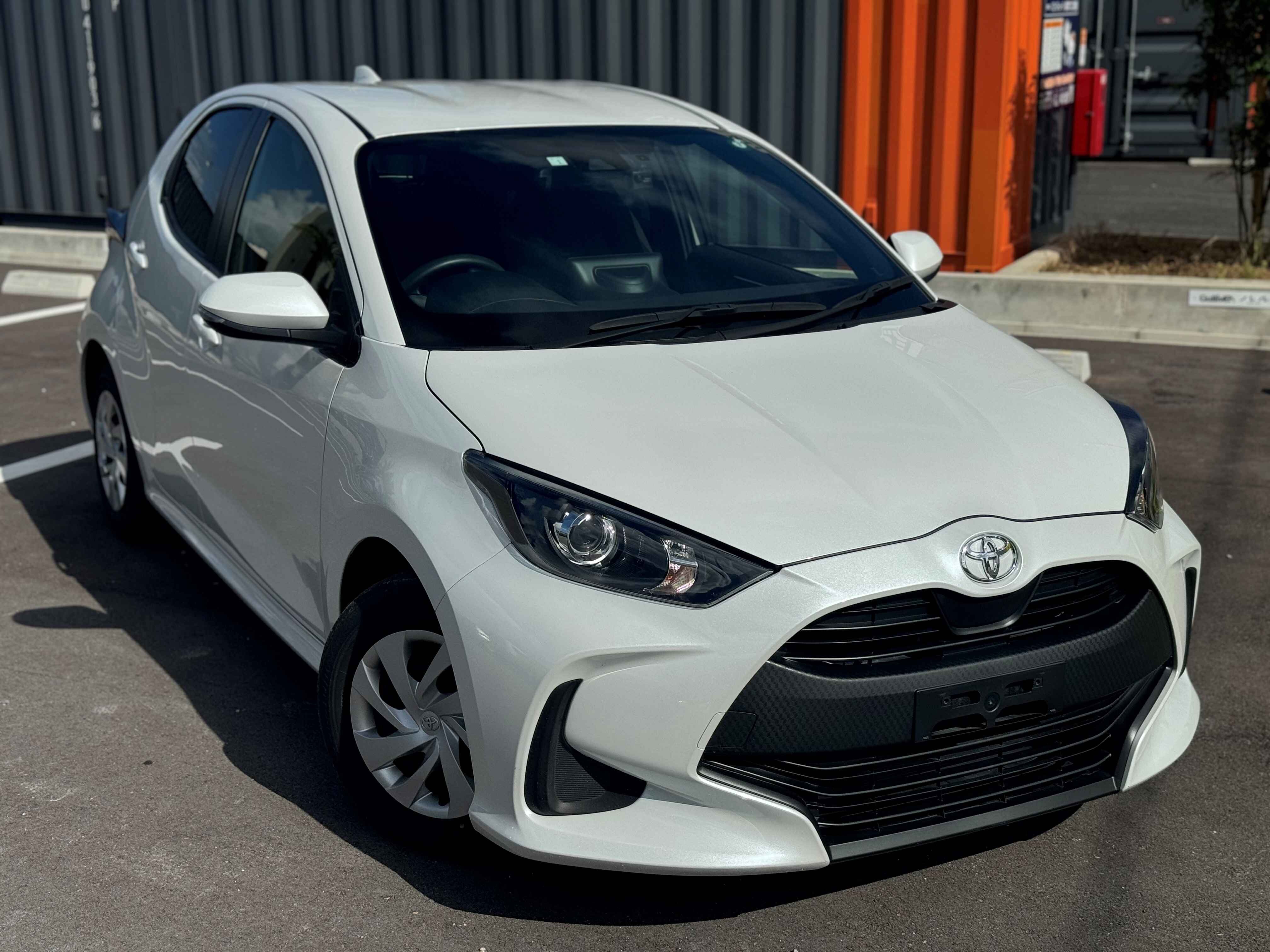 【禁煙車】【免責補償料込み】ヤリス確約プラン　Bluetooth接続可能ナビ付き