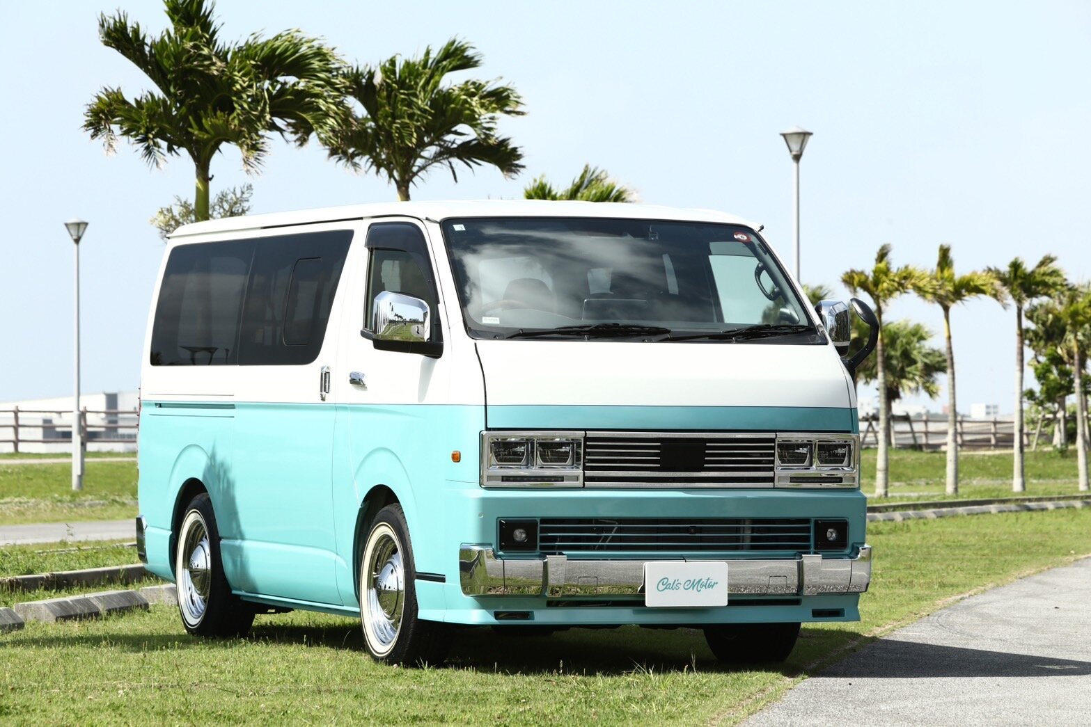 沖縄でちょっと目立ちたいなら！Cal's Motor 【Carica】で沖縄旅行を！